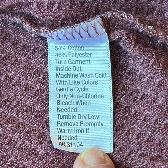 True Craft Mock Turtleneck Waffle Top with Raw Edged Trim in Maroon Size M - Picture 10 of 10